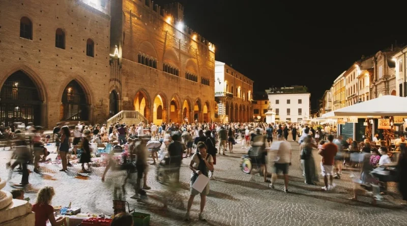 Shopping Night: il centro storico di Rimini si accende tra musei aperti, musica e spettacoli