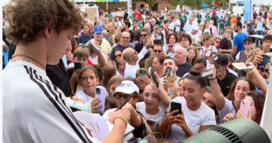 San Marino. Kimi Antonelli a Sport in fiera. Ragazzini in delirio per il giovanissimo campione della Formula 1