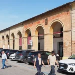 Santarcangelo. Via libera all’imposta di soggiorno e ai tagli sugli stalli blu: sosta a pagamento fino alle 20 e ticket giornaliero dimezzato