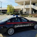 Ritrovato cadavere nel parcheggio della discoteca, oltre il confine di Gualdicciolo. Indagini serrate dei carabinieri. Il corpo trovato vicino ad un’altra auto, con vistosa ferita al volto
