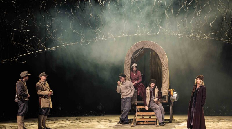 Madre Courage arriva a Dogana, Lunetta Savino protagonista al Teatro Nuovo