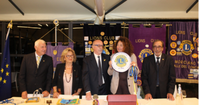 Al Lions Intermeeting si è parlato di trincee di guerra e di quelle di periferia, con la verità scomoda di Gabriella Simoni nel libro: «Non solo maranzine» 