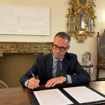 Scuola, governo e sindacati firmano il nuovo accordo sul reclutamento